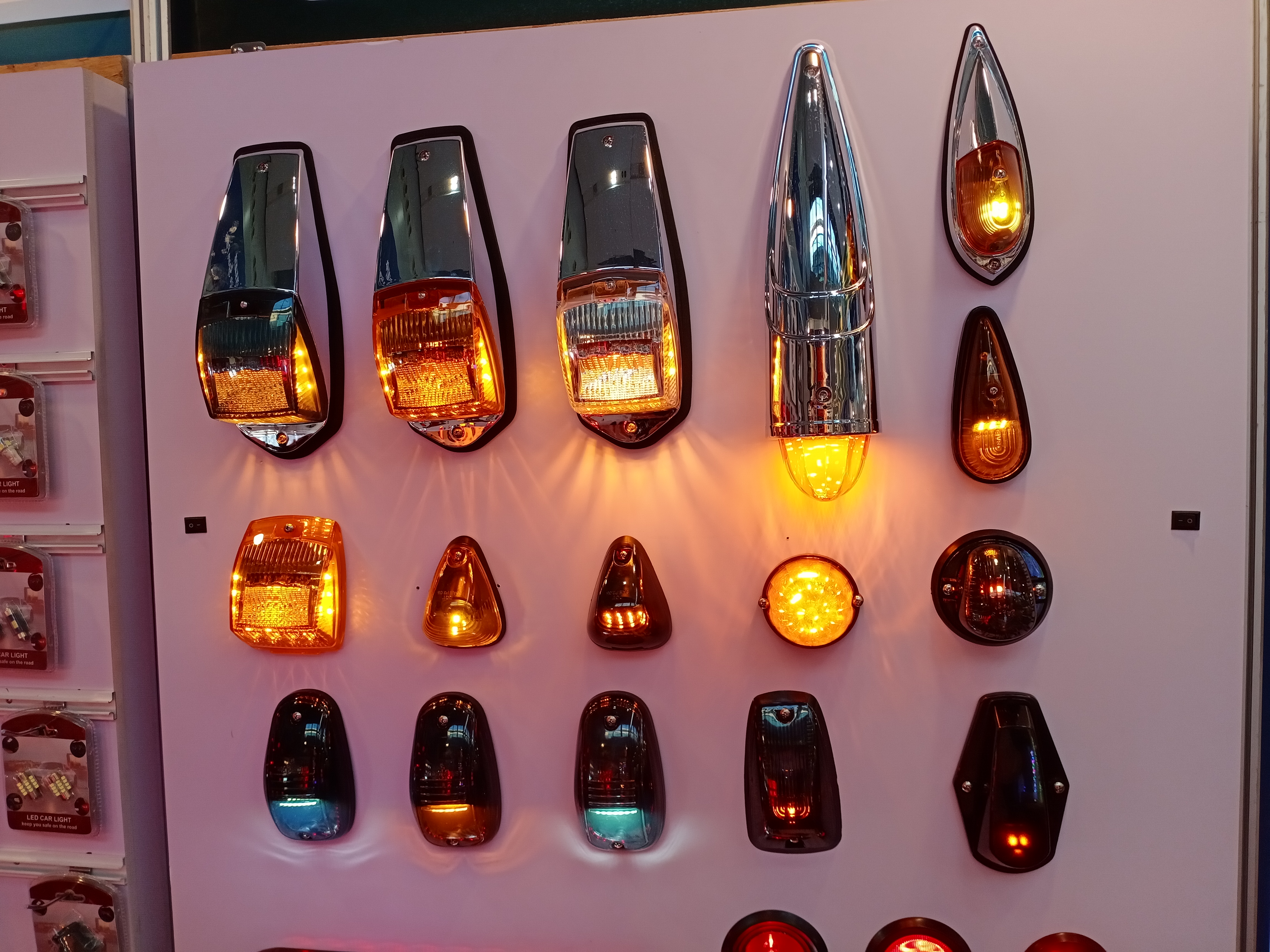 Wassersicheres LED-Arbeitslicht, Hei&szlig;verkaufs-LED-Arbeitslicht, Automobil-LED-Arbeitslicht, einstellbare LED-Arbeitslicht, Beste LED-Arbeitslicht mit St&auml;nder